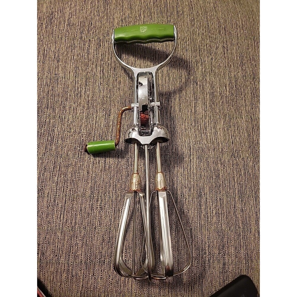 Vintage Super Whirl Egg Beater Hand Mixer Turner Seymour Co. Avocado Green USA